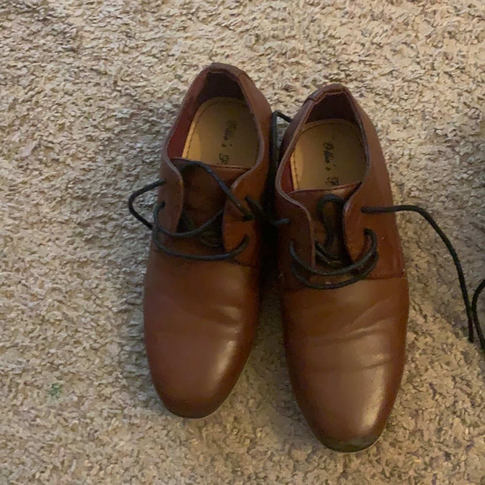 Kids shoes- size 1 little kids